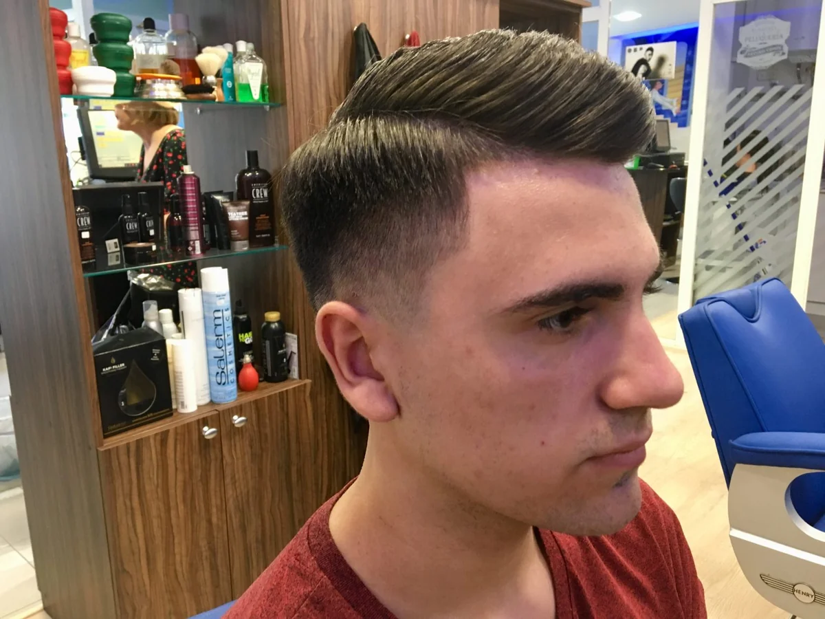 Degradado lateral preciso con volumen y raya marcada